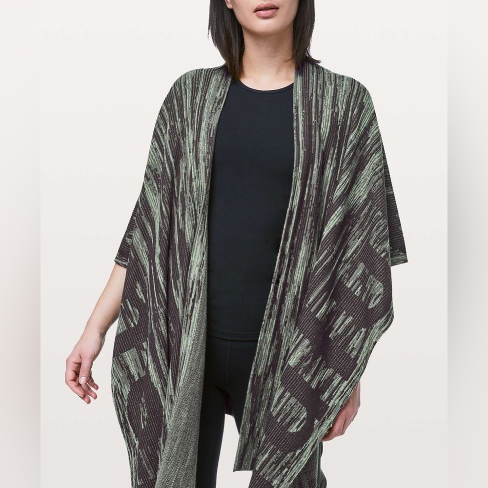 EUC Lululemon The Rest is Written Wrap - Grey Sage/Dark Olive